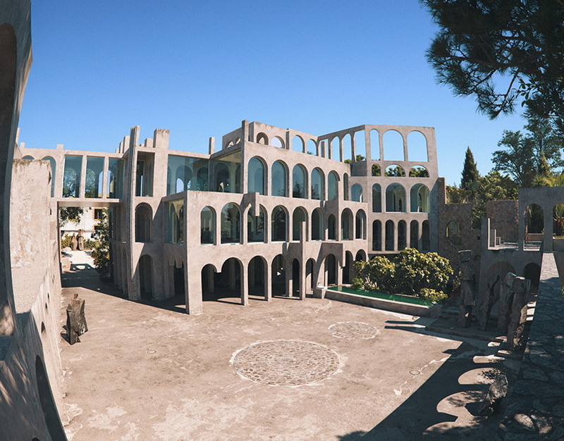 Красноярцам показали, как скульпторы создают памятник ликвидатором аварии на Чернобыльской АЭС